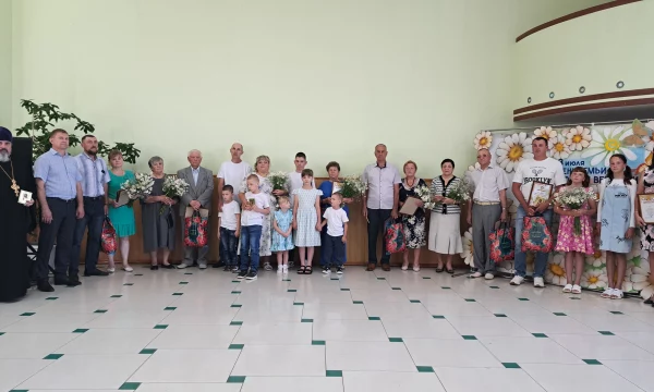 Праздничный концерт"Семья, согретая любовью"