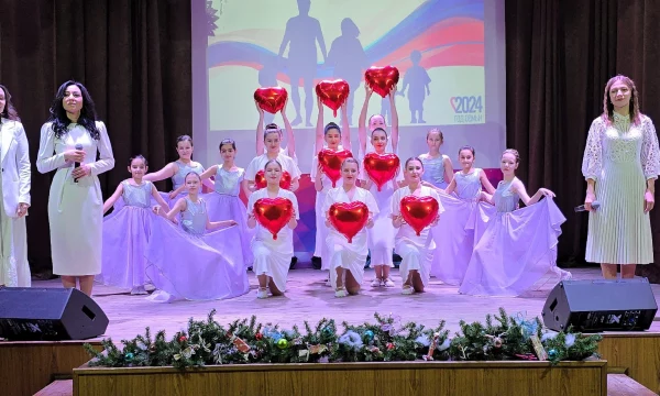 "Крепка семья &ndash; сильна Россия!".
